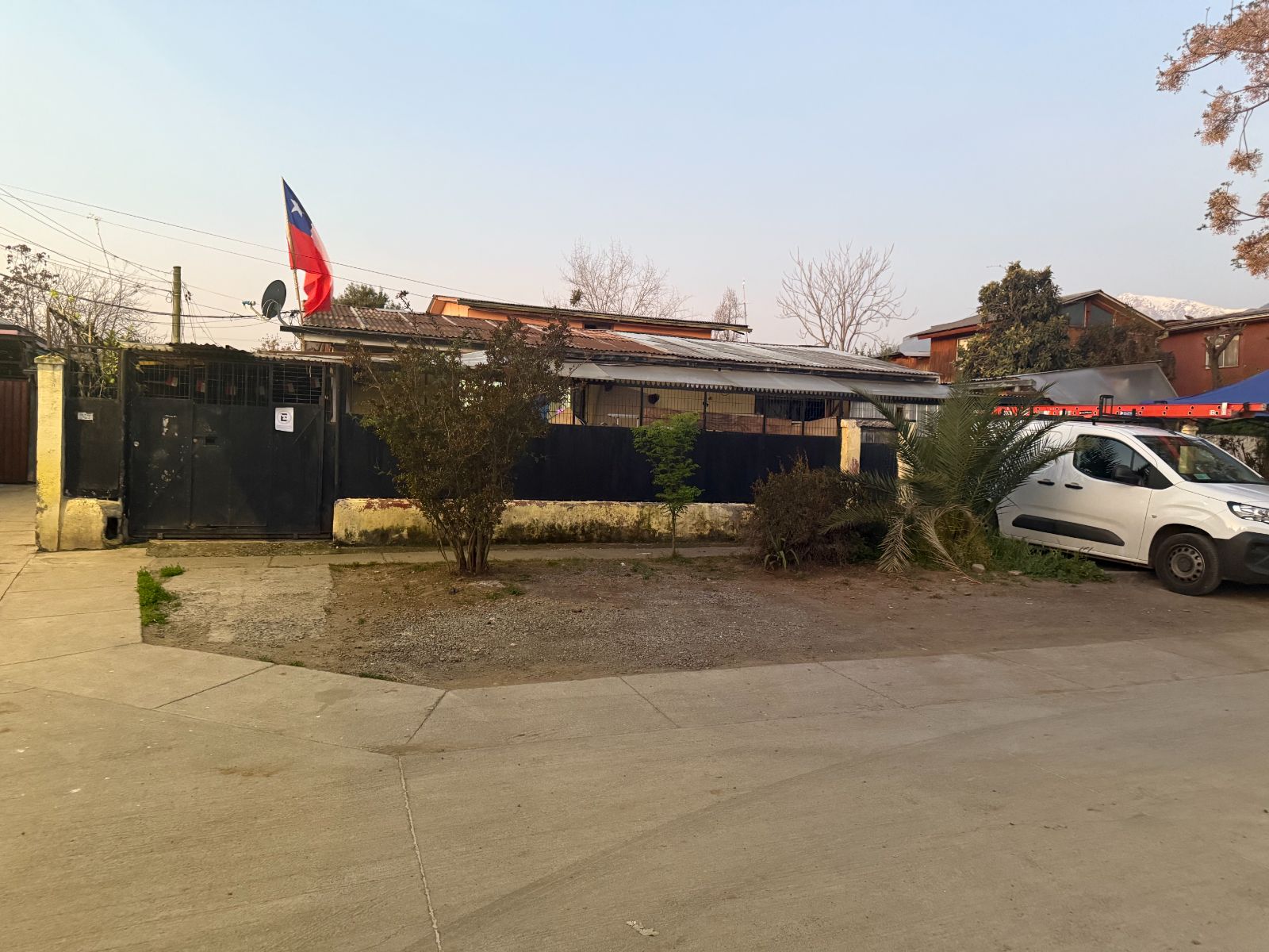 Propiedad con dos casas independientes en Peñalolén