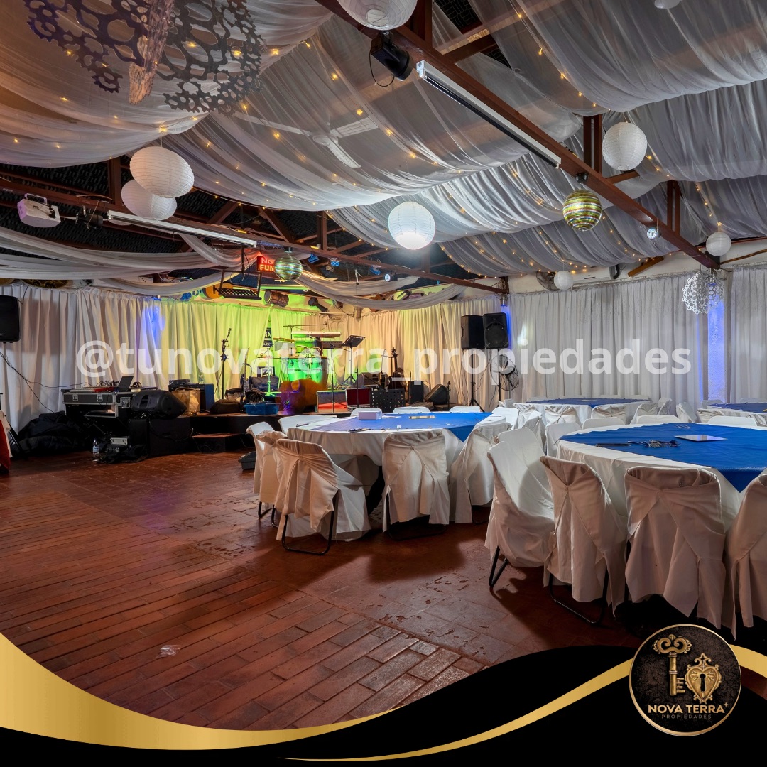 Restaurante, salón de eventos y casa habitacional en Peñalolén