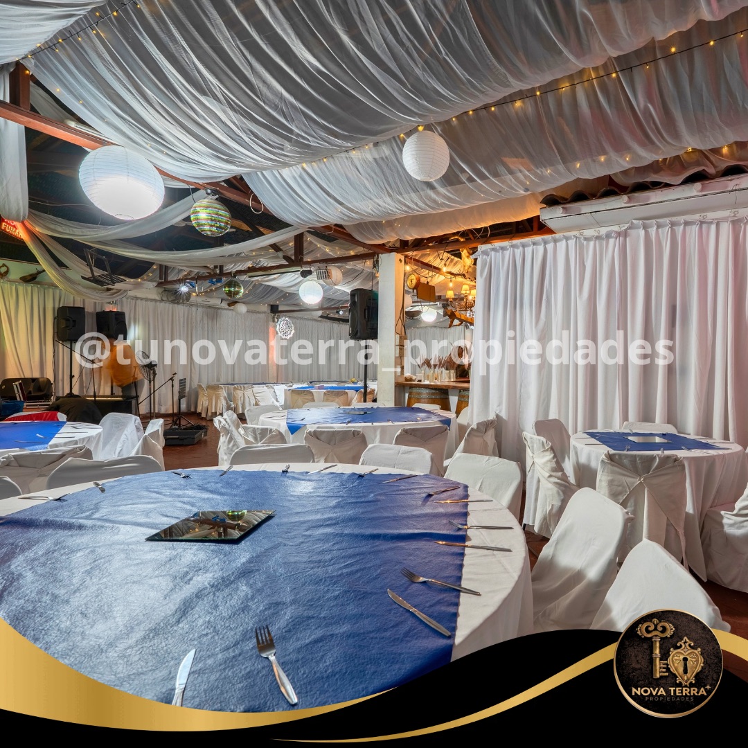 Restaurante, salón de eventos y casa habitacional en Peñalolén