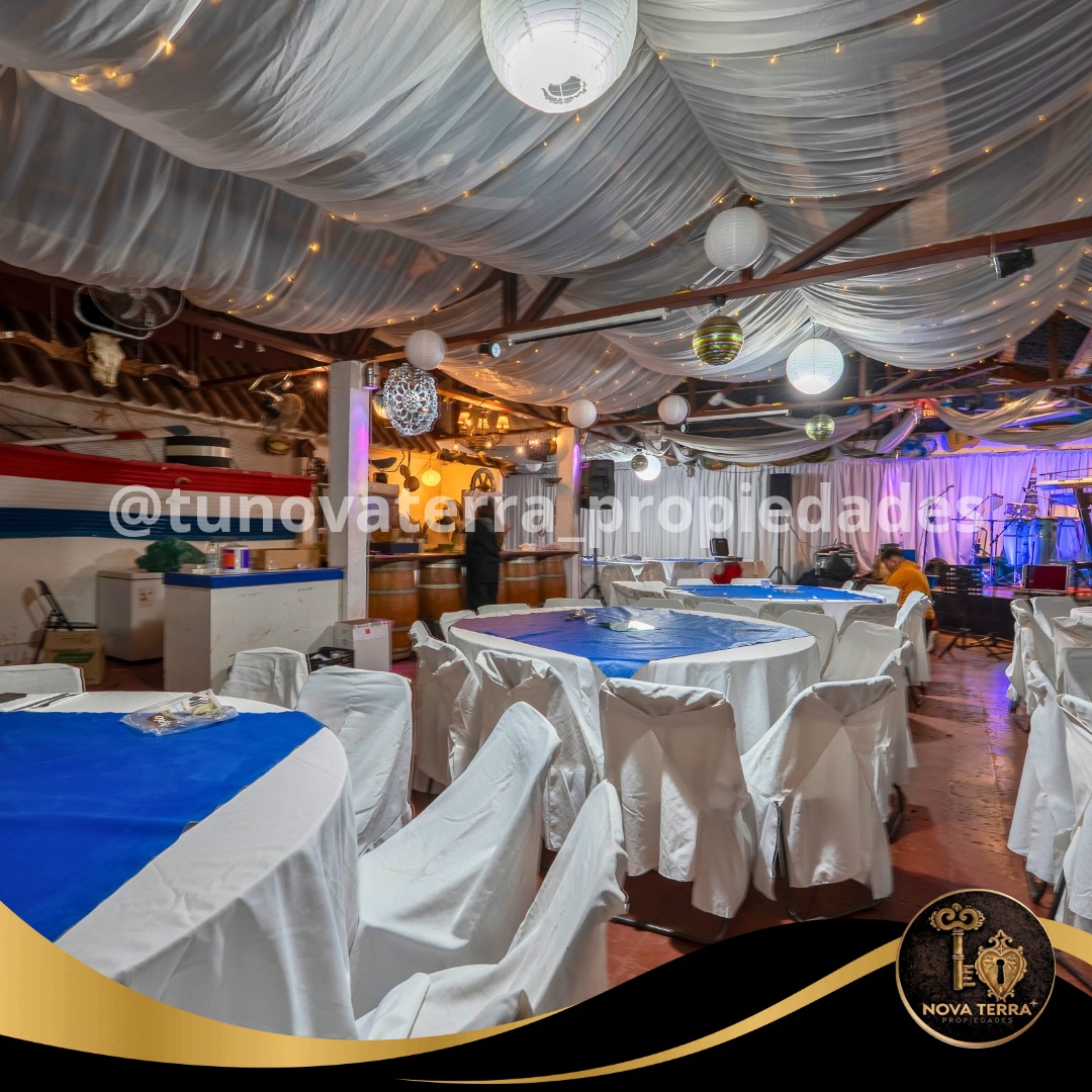 Restaurante, salón de eventos y casa habitacional en Peñalolén