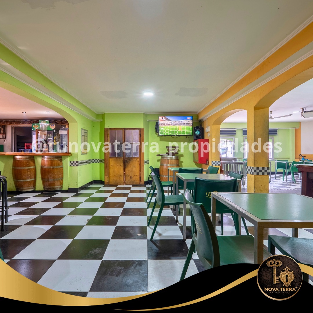 Restaurante, salón de eventos y casa habitacional en Peñalolén