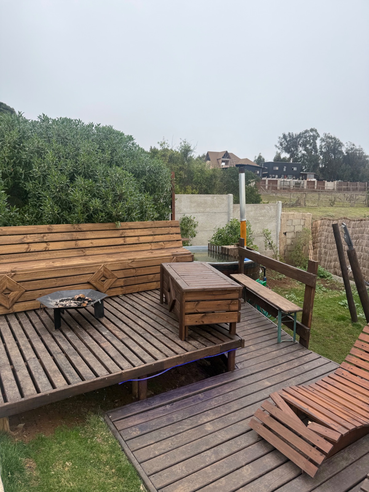 Parcela en venta en Quintero con 2 cabañas, tinaja y piscina