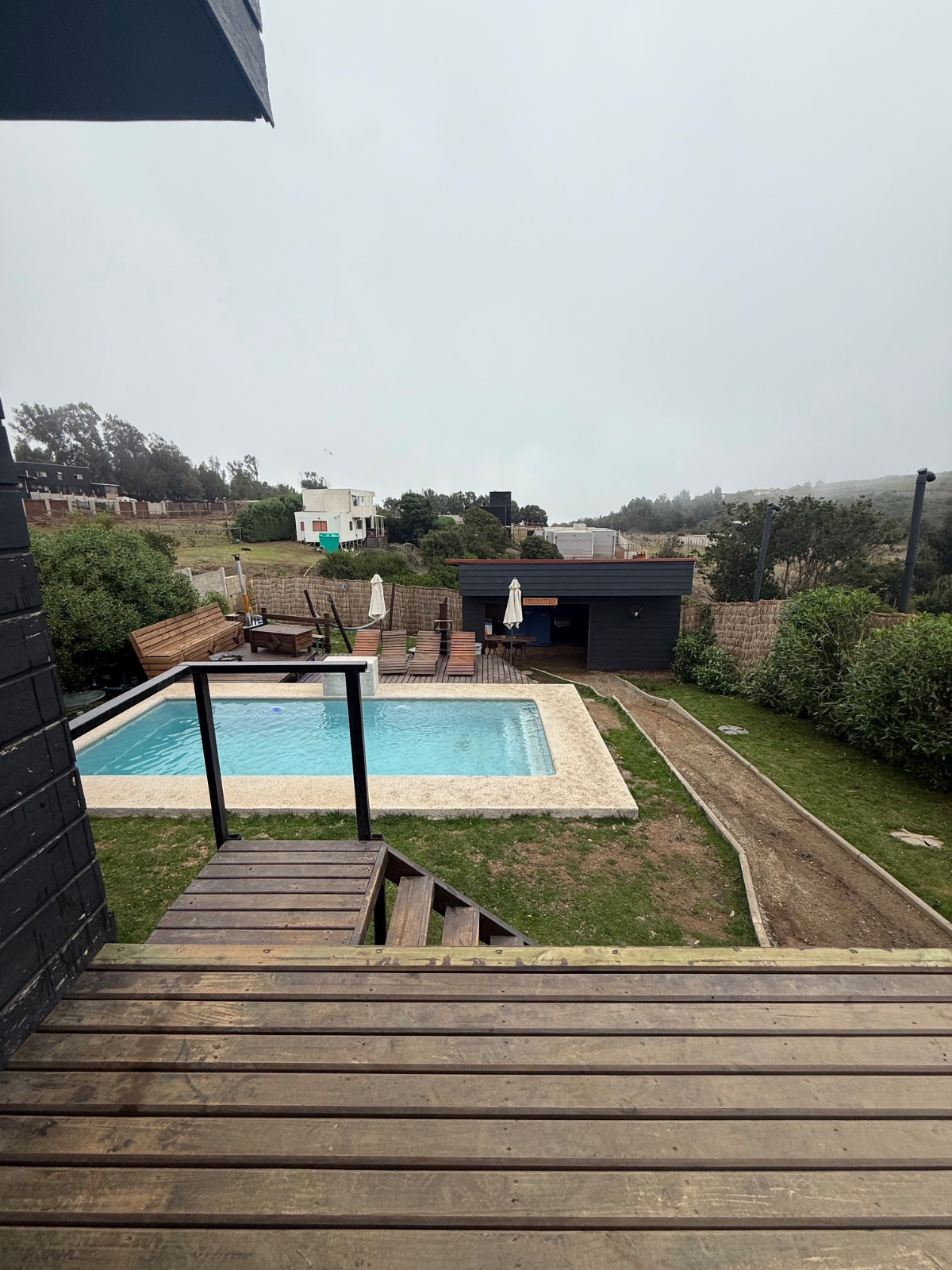 Parcela en venta en Quintero con 2 cabañas, tinaja y piscina