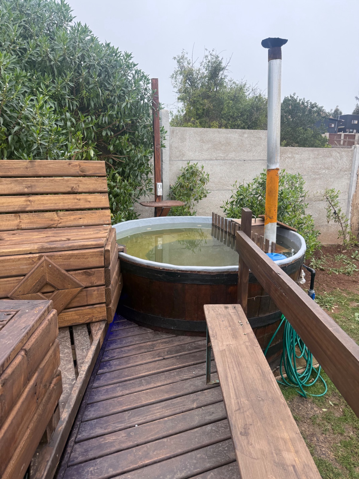 Parcela en venta en Quintero con 2 cabañas, tinaja y piscina