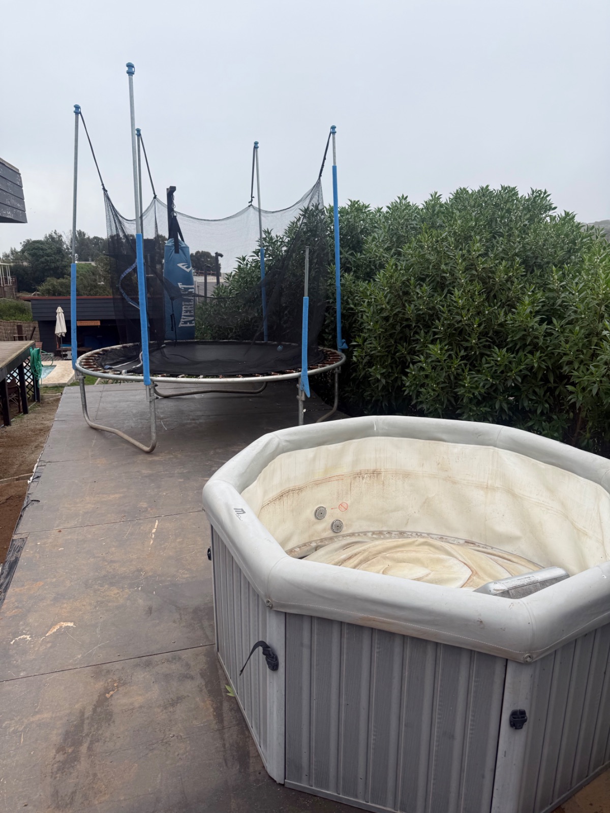 Parcela en venta en Quintero con 2 cabañas, tinaja y piscina