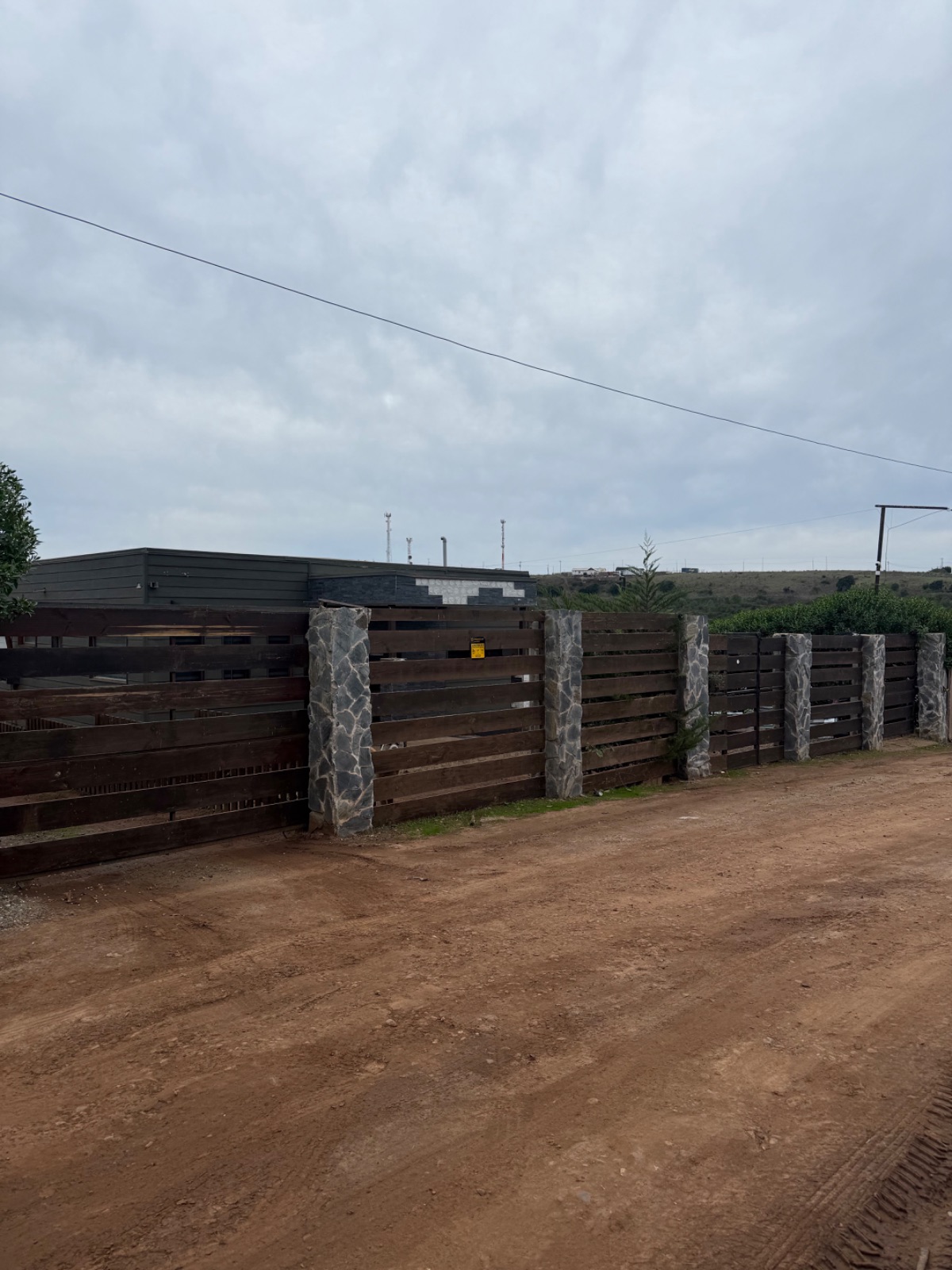 Parcela en venta en Quintero con 2 cabañas, tinaja y piscina